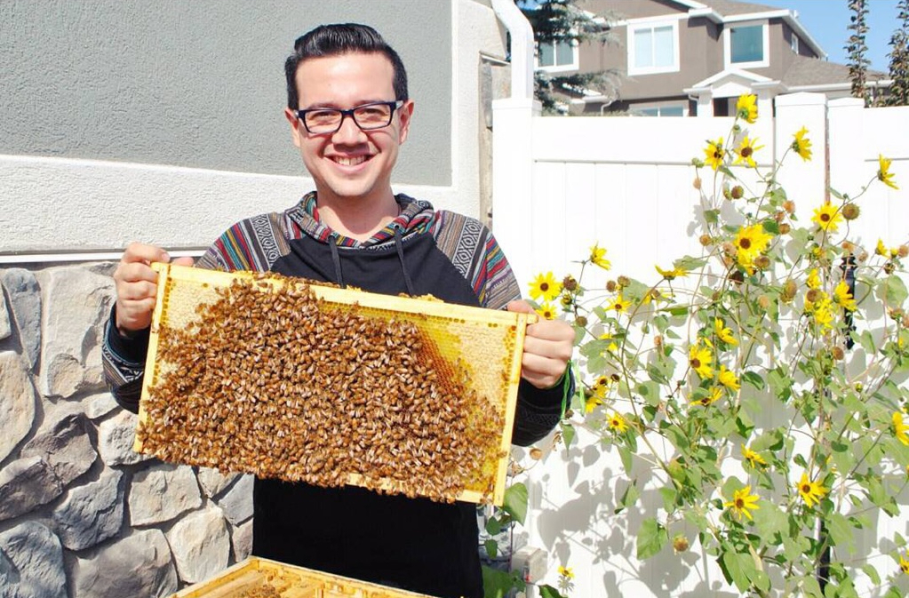 YLAI 2017 Ricardo with bees Utah Global Diplomacy
